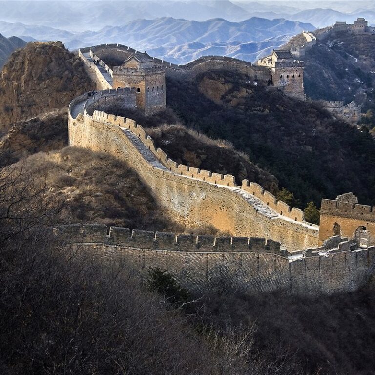 Cuánto tardaron en hacer la muralla china
