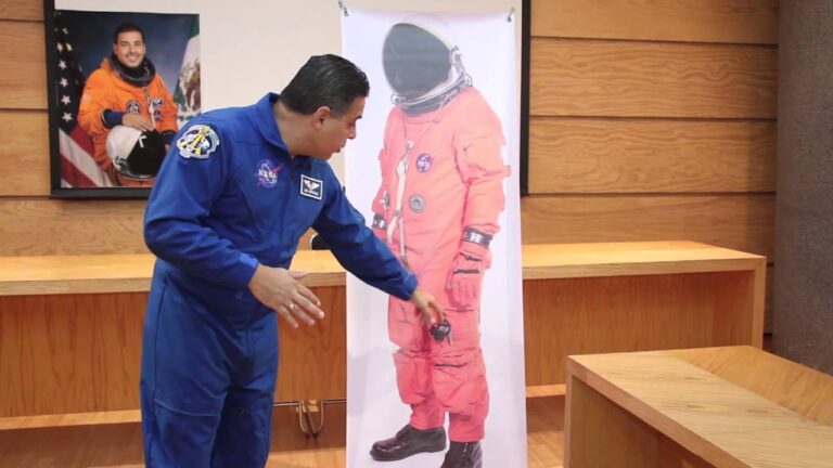 ¿Qué peso tiene un traje de astronauta en el espacio?