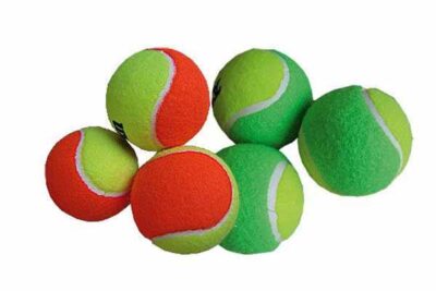 ¿Cuántas pelotas de tenis caben en un autobús de dos pisos?