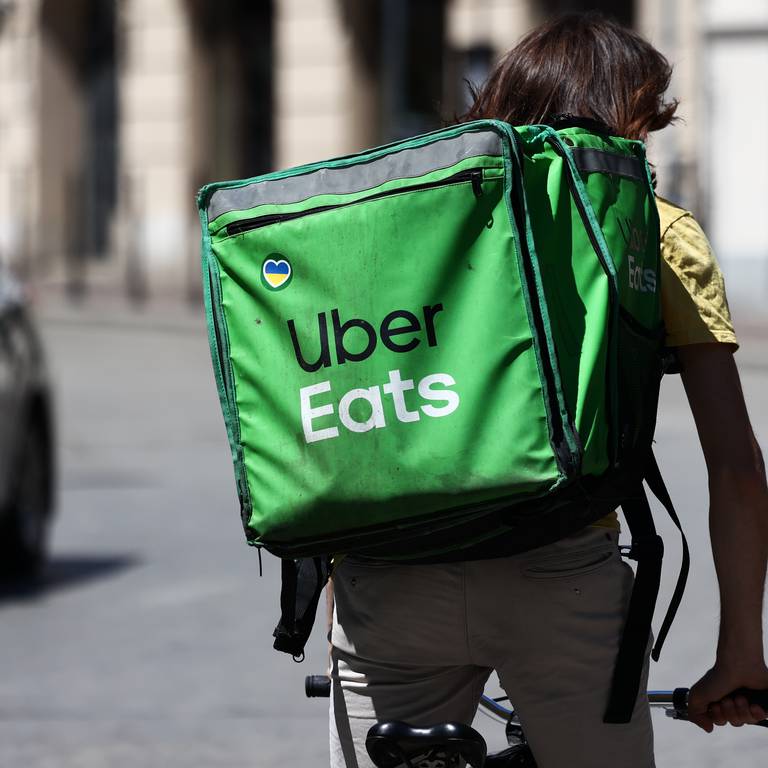 Descubre cuánto gana un repartidor de Uber Eats: Datos reveladores sobre sus ingresos
